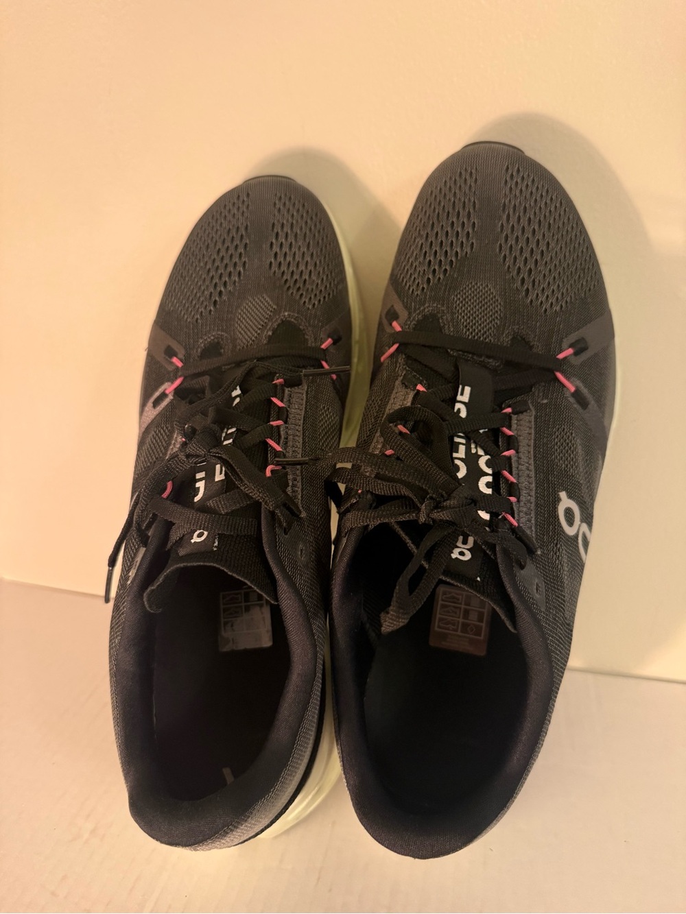 On Running Black Running Shoes with Light Green Sole - Picture 3 of 11